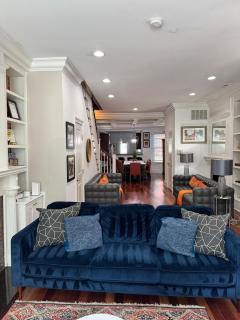 Classy Victorian Brownstone Subway Shopping - 7