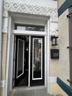 Classy Victorian Brownstone Subway Shopping - Washington - 8