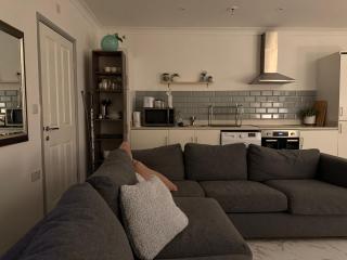 Fully Detached Studio Annexe with King Bed for 2 & Sofa Bed for 2 - Cambourne - 4