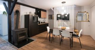 Forest Cabin Nest-Family Retreat for 7 with Sauna & Hot tub - 4