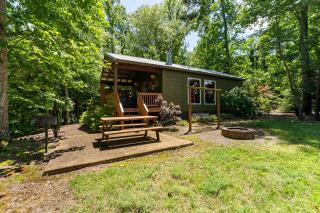 Wildflower Cabin with a private hot tub - Bryant - 0