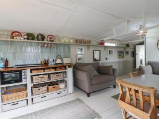 The Artist's Cabin By The Sea - Herne Bay - 3