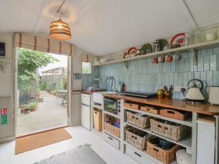 The Artist's Cabin By The Sea - Herne Bay - 1