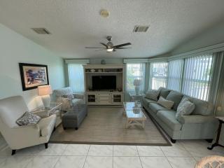 Enjoy Paradise in enjoy Paradise in this 2 bedroom 2 bath beach house located near the marina - 4