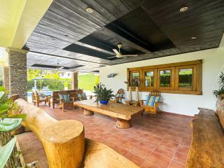 Spacious Tropical Villa with Pool 4Bedroom 7Beds 5Baths , Near Beach - 1