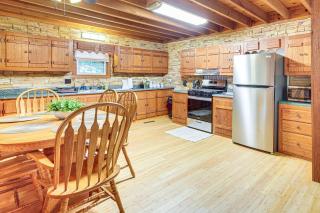 Secluded Lodge Stay Day Trip to Audra State Park! - - 6