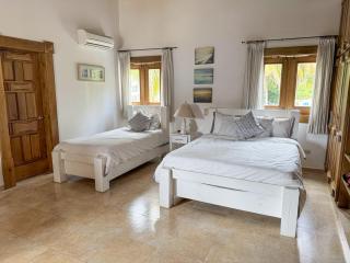 Spacious Tropical Villa with Pool 4Bedroom 7Beds 5Baths , Near Beach - 2