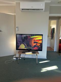 One double room king single bed heater and more - Upper Hutt - 0