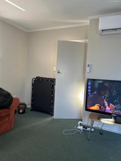 One double room king single bed heater and more - Upper Hutt - 3