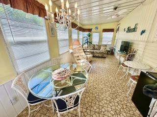 Coastal Paradise in This 1 Bedroom 1 Bath Beach Home on Nettles Island Resort - Jensen Beach - 6