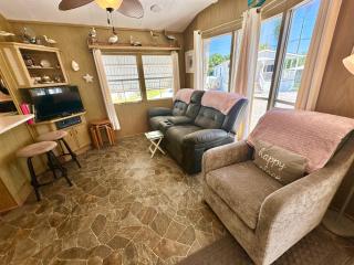 Coastal Paradise in This 1 Bedroom 1 Bath Beach Home on Nettles Island Resort - Jensen Beach - 4