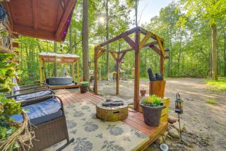 Glamping Getaway with Porch in Wisconsin Northwoods - Siren - 9
