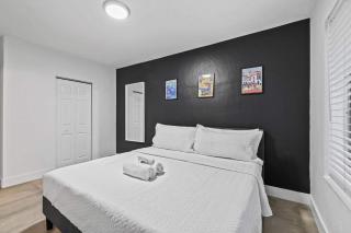 Oceanfront Charm 1BR Miami Beach - 5