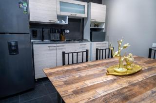 6 bedroom and Jacuzzi 1 block from LLeras P6 - 1
