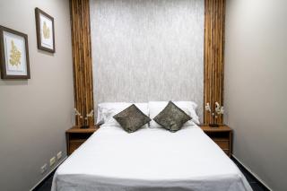 6 bedroom and Jacuzzi 1 block from LLeras P6 - 3