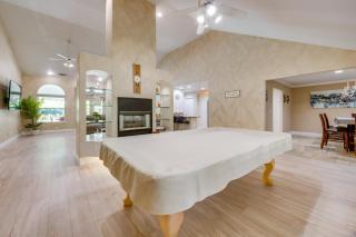 Billiards and Private Pool Bright Clovis Home! - Clovis - 3