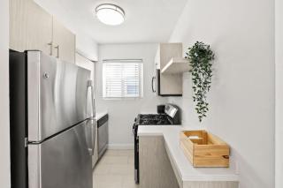 Modern Miami Beach Apt King & Sofa Bed Comfort - Miami Beach - 2