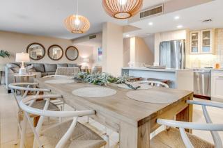 Beach condo with balcony, W/D, AC, outdoor pool & fast WiFi - 9