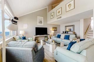 Oceanfront condo with balcony, water views, AC & outdoor pool - 5