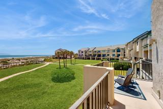 Newly Decorated, Oceanfront Townhouse with Patio, WiFi, W/D & Shared Pool - 9