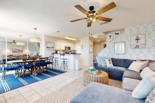 Newly Decorated, Oceanfront Townhouse with Patio, WiFi, W/D & Shared Pool - 7
