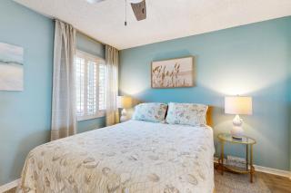 Newly Decorated, Oceanfront Townhouse with Patio, WiFi, W/D & Shared Pool - 3