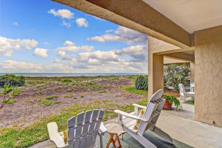 Beachfront condo with outdoor pool, patio & washer/dryer - dog-friendly - 0