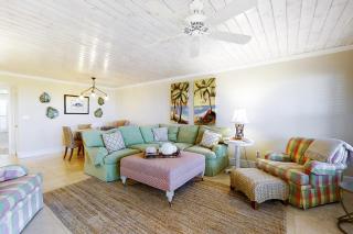 Beachfront condo with outdoor pool, patio & washer/dryer - dog-friendly - 9