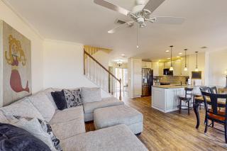 Oceanfront townhome with a furnished balcony, outdoor pool, & tennis - 6