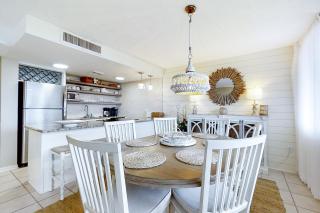 Renovated condo with balcony, lush views, outdoor pool - 8