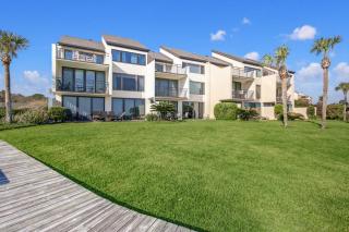 Renovated, dog-friendly condo near beach with balcony, pool & tennis - 7