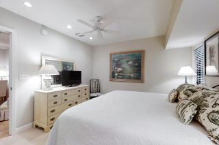 Updated & lovely villa with AC - steps from pool & beach - 7