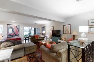 Updated & lovely villa with AC - steps from pool & beach - 9