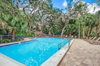 Updated & lovely villa with AC - steps from pool & beach - 5