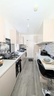 Cosy Long stay, Breakfast, Games, Parking and Projector - 4