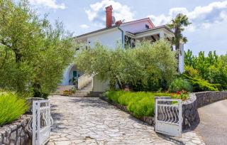 2 Bedroom Lovely Apartment In Malinska - Malinska - 4