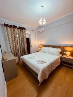 Elegant Seaside Stay - 5