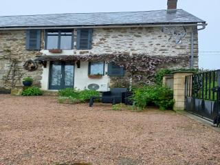 Holiday Home in Teilhet near Chateau Rocher - 0