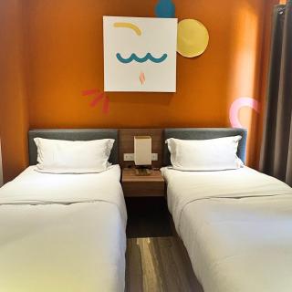 Luxebridge Hotel - 7