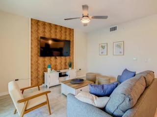 Gorgeous 2BR lakeview Condo with Waterpark - Kissimmee - 1