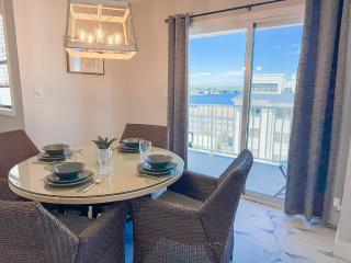 Lakeview Poolside 2BD2BAPoolBalcony-Sleeps 6PP - 6