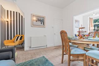 Cosy 3-bedroom house, garden, fast wi-fi, 6 mins walk to Hull fair, 4 mins drive to MKM stadium perfect for Contractors, Families, HRI hospital locum staff and corporate guests - 3