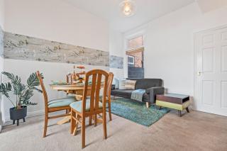 Cosy, charming centrally located 3-bedroom house with garden, fast Wi-Fi, Netflix suitable for Contractors, Families, HRI & hospital locum staff and corporate guests - Hull - 5