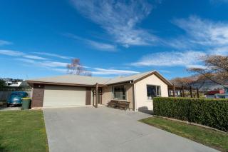 Wanaka Gem on Kings Dr - Mountain Views - 7