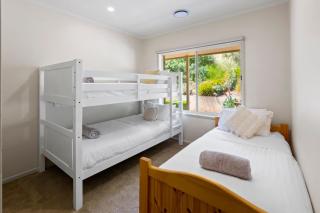 Monkey Gully Retreat - Pool - Mansfield - Sleeps 9 - 2