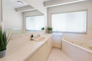 Monkey Gully Retreat - Pool - Mansfield - Sleeps 9 - 1