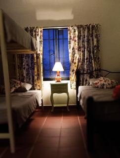 Cura Hostel Bistró - Villa Restrepo - 3