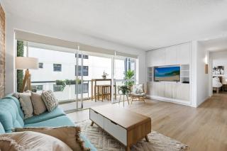 LOCATION, LOCATION! Walk to anywhere! - 2