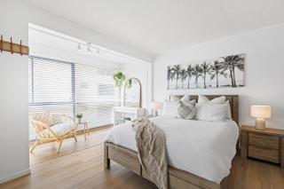 LOCATION, LOCATION! Walk to anywhere! - 6