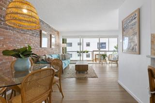 LOCATION, LOCATION! Walk to anywhere! - 4